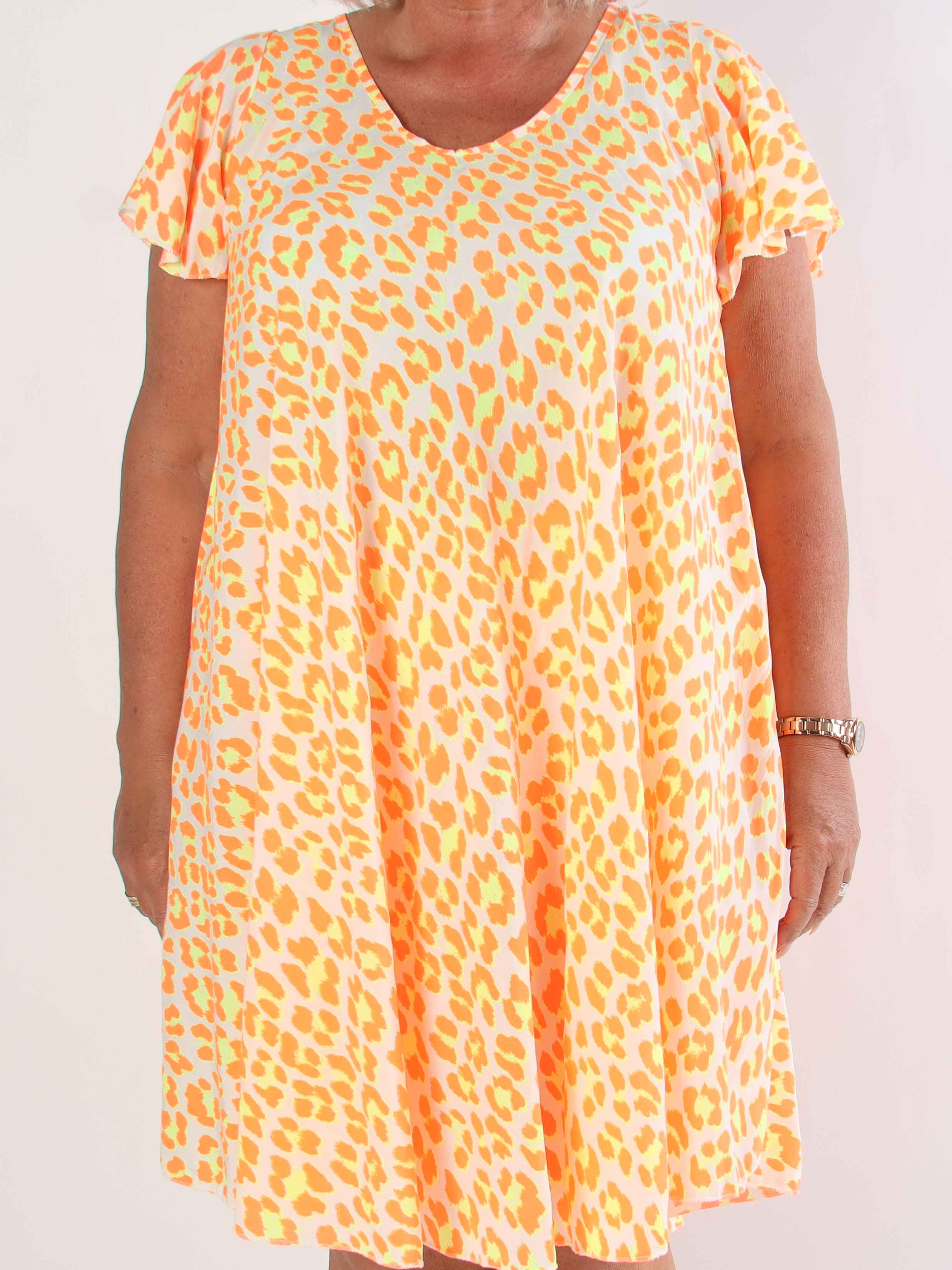 Chione - Söt plus size kklänning i A-form med leopardmönster
